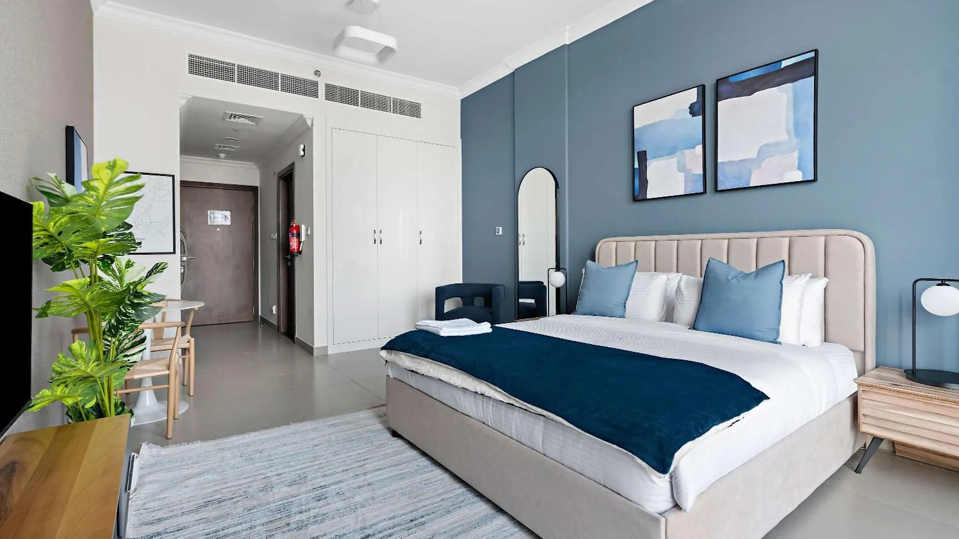 Silkhaus New Studio In Art Gardens Pool Access Dubai